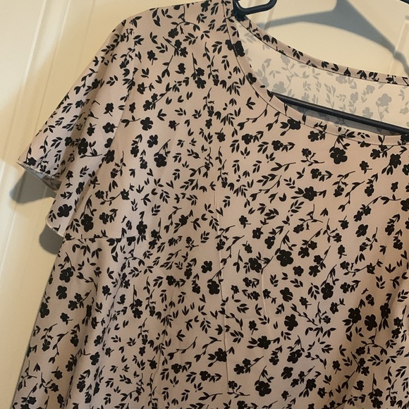 SUPER CUTE 🥰 Tan & Black Floral Print Blouse!! XL - Picture 7 of 16